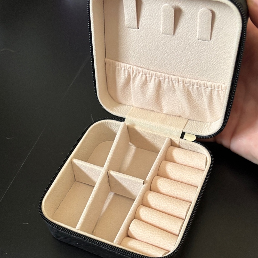 Beige Travel Jewelry Organizer